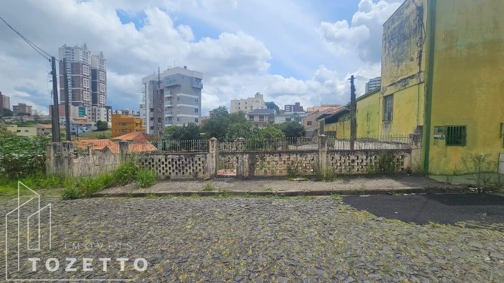 <strong>Terreno no Centro da cidade !</strong>