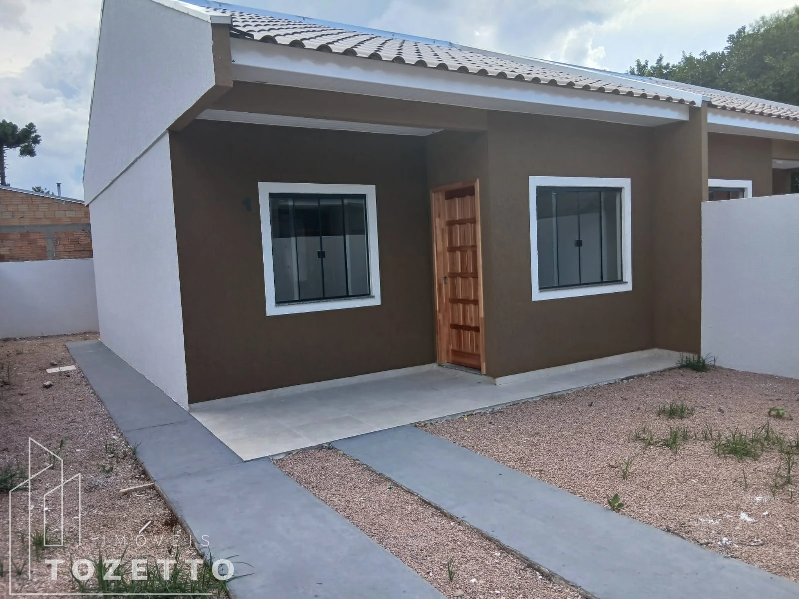 <strong>Casa de fundos com entrada individual com amplo espaço !</strong>