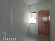 <strong>Casa de fundos com entrada individual com amplo espaço !</strong>