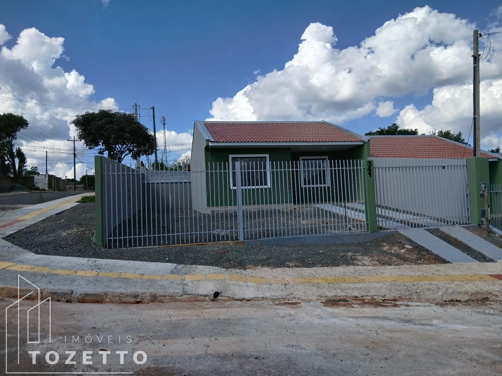 Casa De Esquina Com Amplo Terreno No San Martin