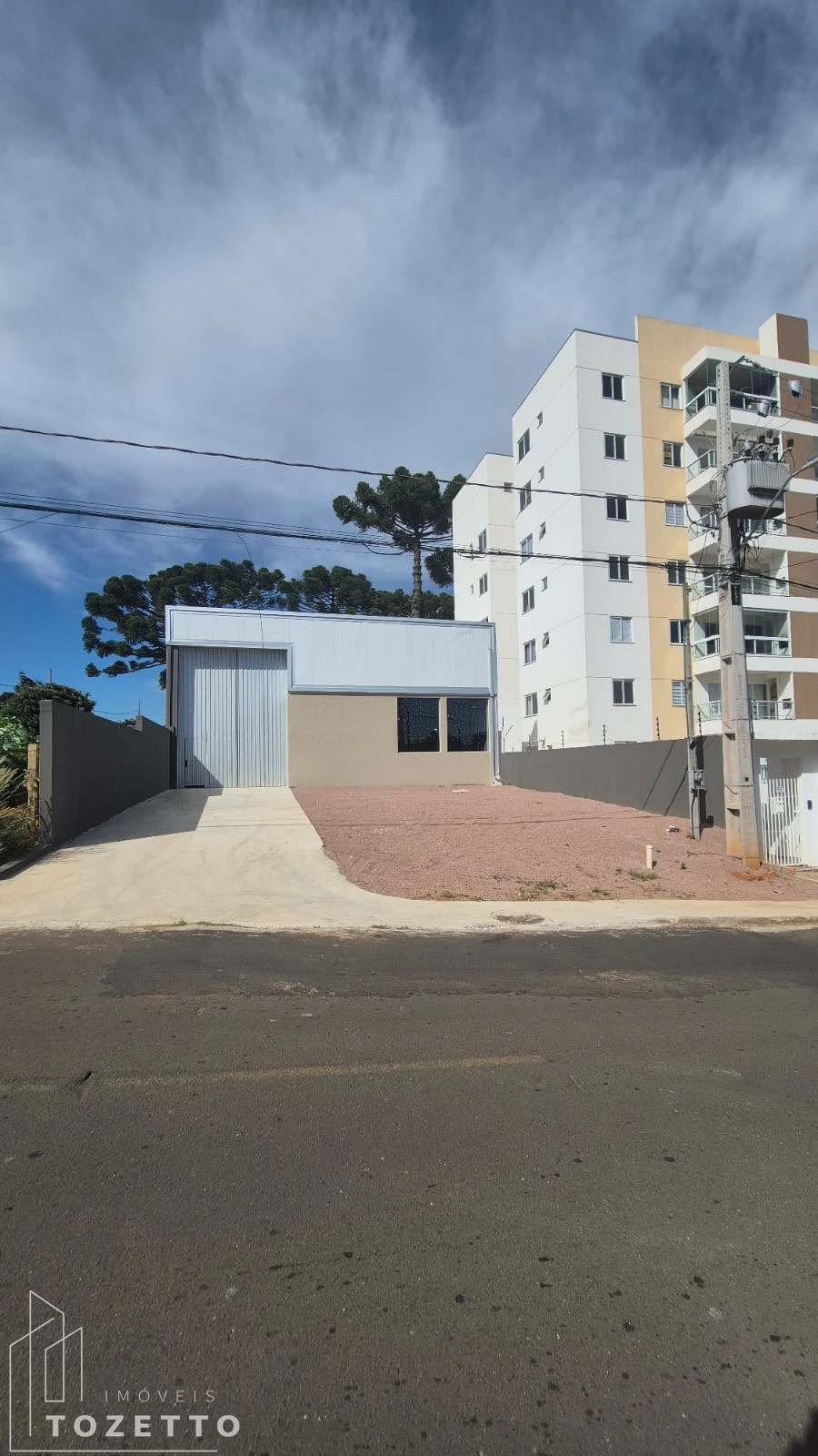 <strong>Excelente barracão para locação no Órfãs</strong>