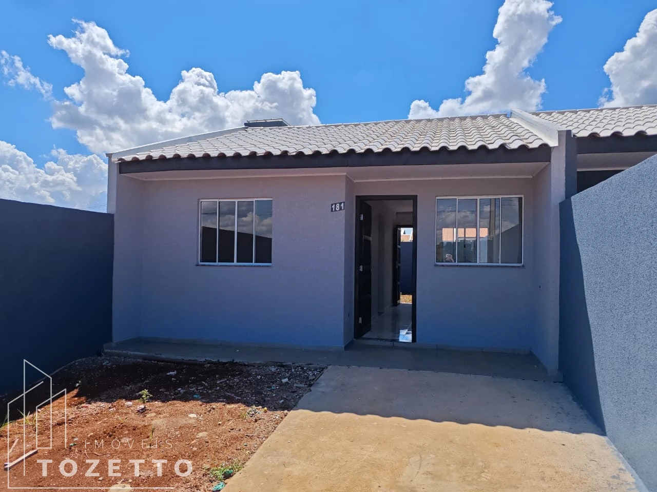 <strong>Excelente casa com AMPLO TERRENO à venda no Terraliz</strong>