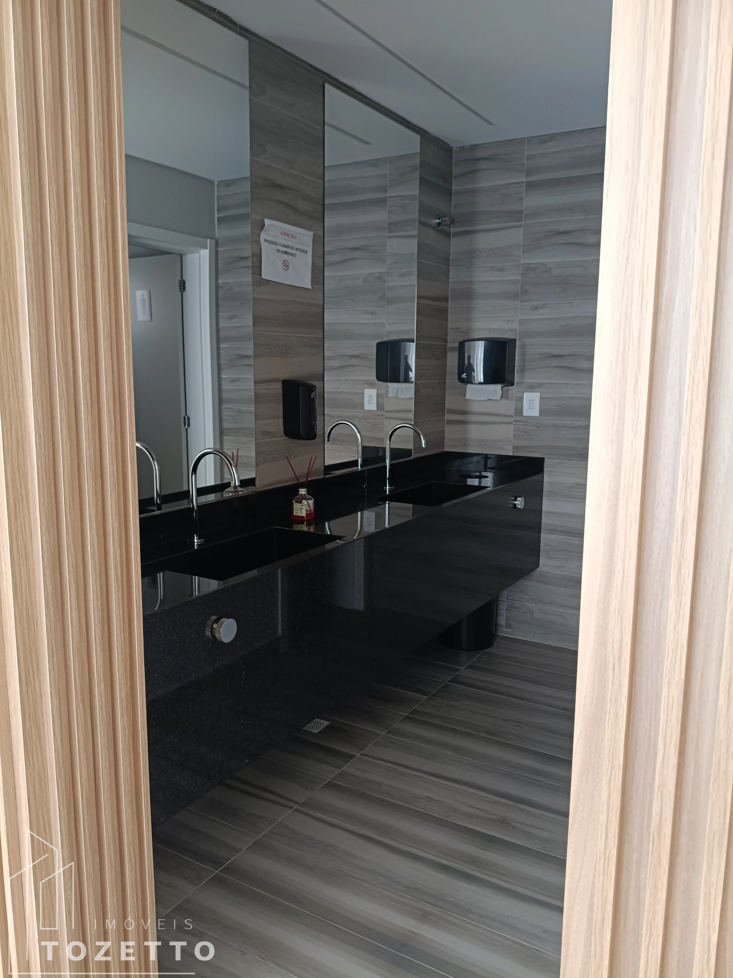 <strong>Apartamento Padrão</strong> <small>(3 dormitórios sendo 3 suítes)</small>