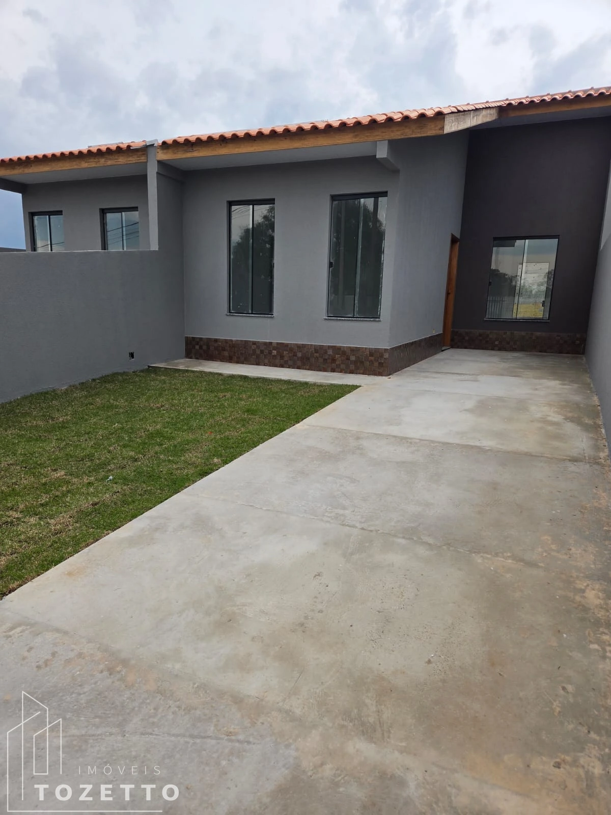 Casa no Lagoa Dourada com amplo terreno nos fundos! - Foto 1