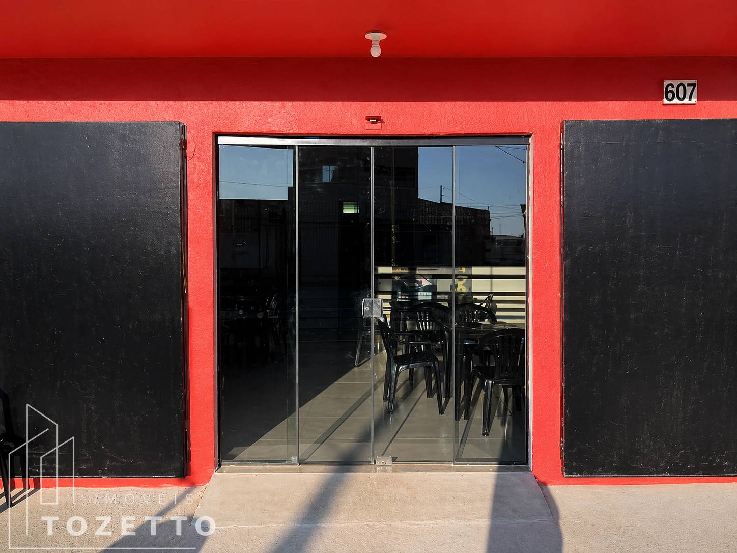 <strong>Sala Comercial de esquina para Locação Jardim Itapóa</strong>