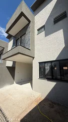 <strong>Sobrados novos com 3 quartos e suíte ? pertinho do Centro!</strong>