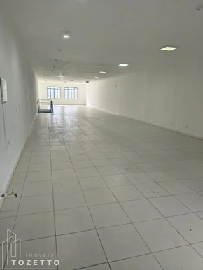 <strong>Sala comercial ampla no centro da cidade</strong>