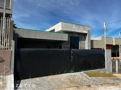 <strong>Excelente casa no Le Parc à venda com área gourmet</strong>