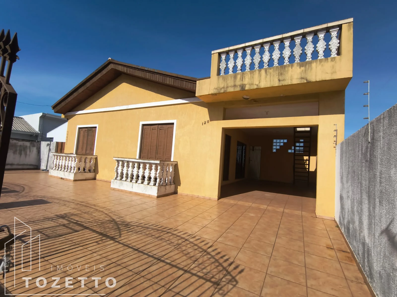 Casa Completa Em Uvaranas . 5 Quartos, Suíte, Churrasqueira E Canil