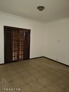 Casa Completa Em Uvaranas . 5 Quartos, Suíte, Churrasqueira E Canil