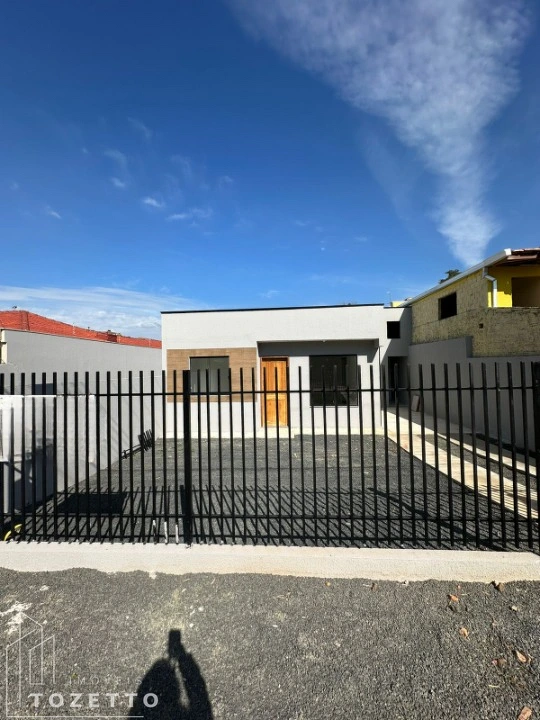 Casa Individual à Venda No Jardim Paraíso Em Uvaranas