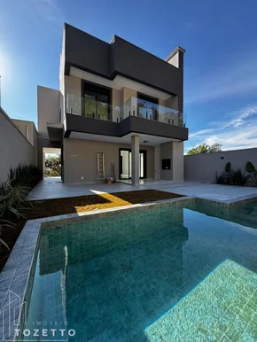 <strong>Linda casa com Piscina em condomínio fechado no bairro Contorno.</strong>