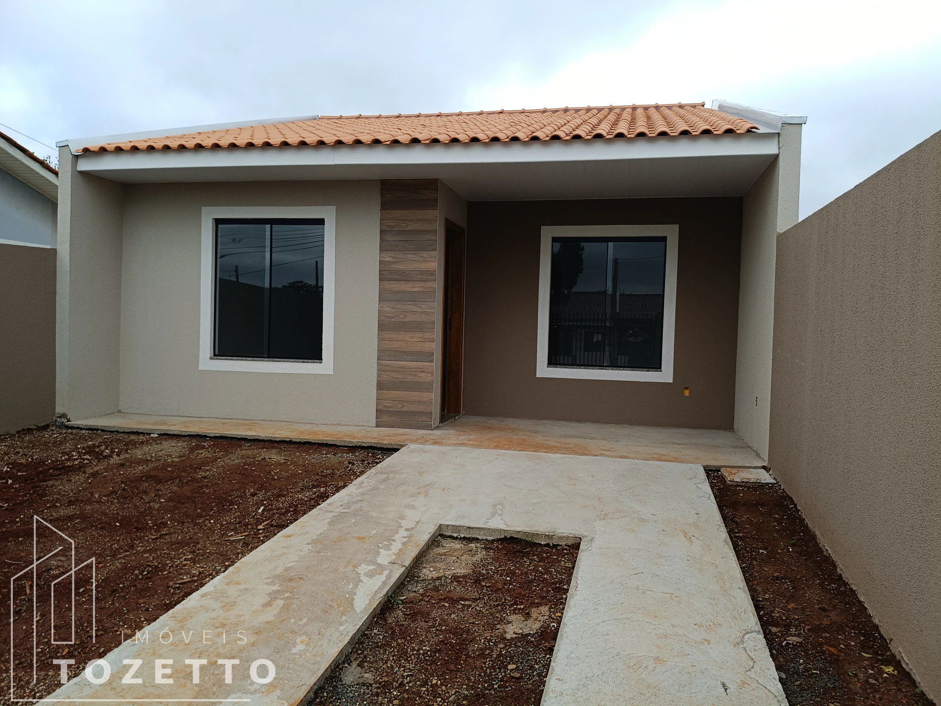 Casa Com 3 Quartos Em Uvaranas