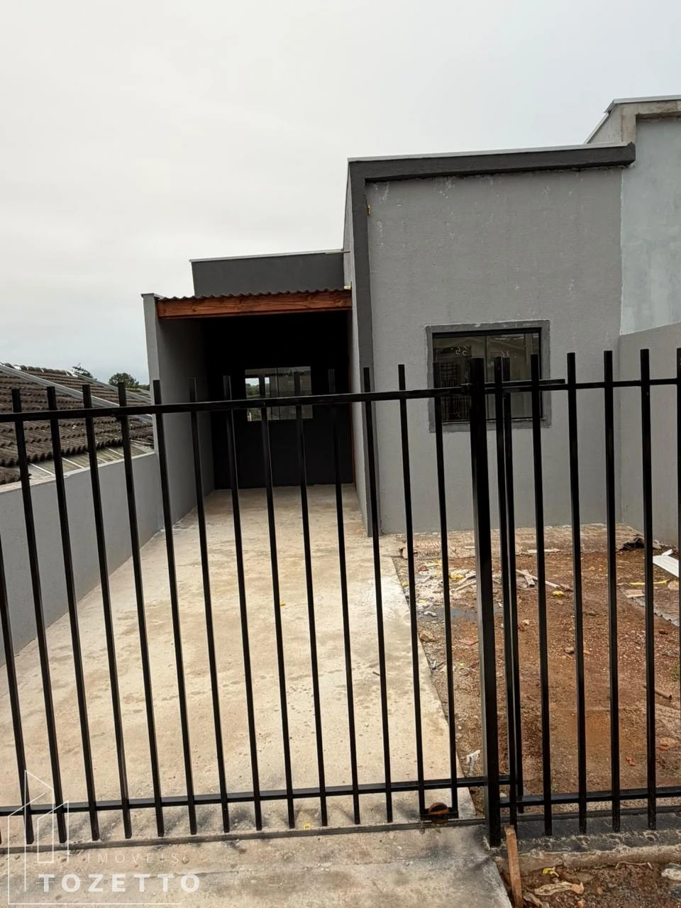 Casa com amplo terreno no Shangrilá - Foto 1