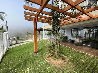 <strong>Casa Alto Padrão em Penha</strong>
