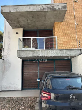 <strong>CASA EM PIÇARRAS</strong>
