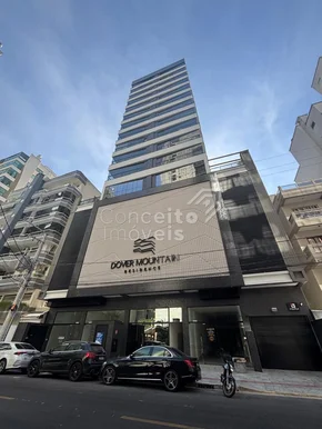 <strong>Apartamento de alto padrão - Meia Praia</strong>