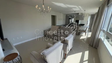 <strong>Apto Locação Temporada 3 quartos, 7 pessoas - Meia Praia</strong>