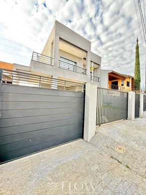 Sobrado Com 3 Suites Todas Com Closet E Piscina