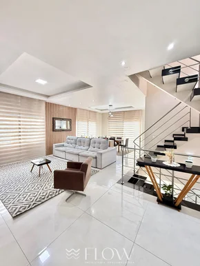 Sobrado Com 3 Suites Todas Com Closet E Piscina