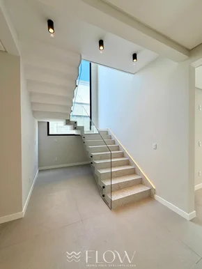 Casa Em Condomínio Fechado Com 3 Suítes