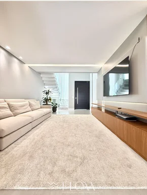 Sobrado Com 4 Suítes Sendo 1 No Piso Terreo