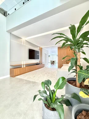 Sobrado Com 4 Suítes Sendo 1 No Piso Terreo