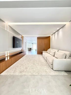 Sobrado Com 4 Suítes Sendo 1 No Piso Terreo