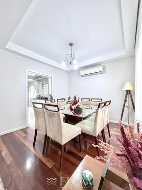 Casa Terrea Com Piscina E Edicula