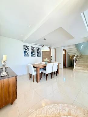 Casa Em Condomínio Fechado Com 3 Quartos Sendo 1 Suite