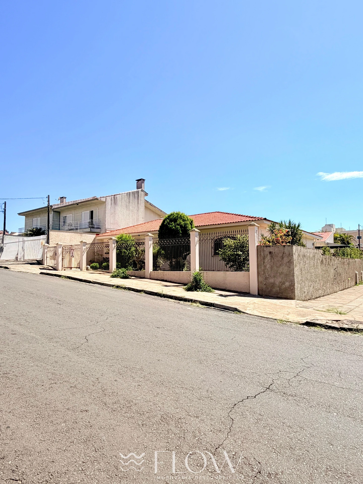 Casa Ampla Com 3 Quartos E Piscina