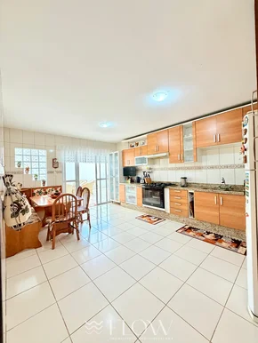 Casa Ampla Com 3 Quartos E Piscina