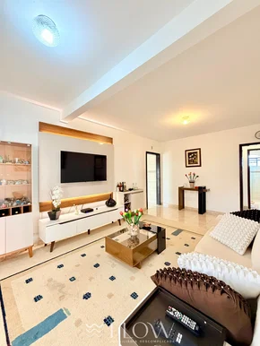 Casa Ampla Com 3 Quartos E Piscina