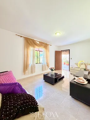 Casa Ampla Com 3 Quartos E Piscina