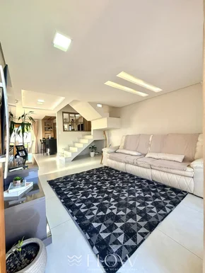 Raridade Em Uvaranas Com 2 Suítes E Quintal Amplo