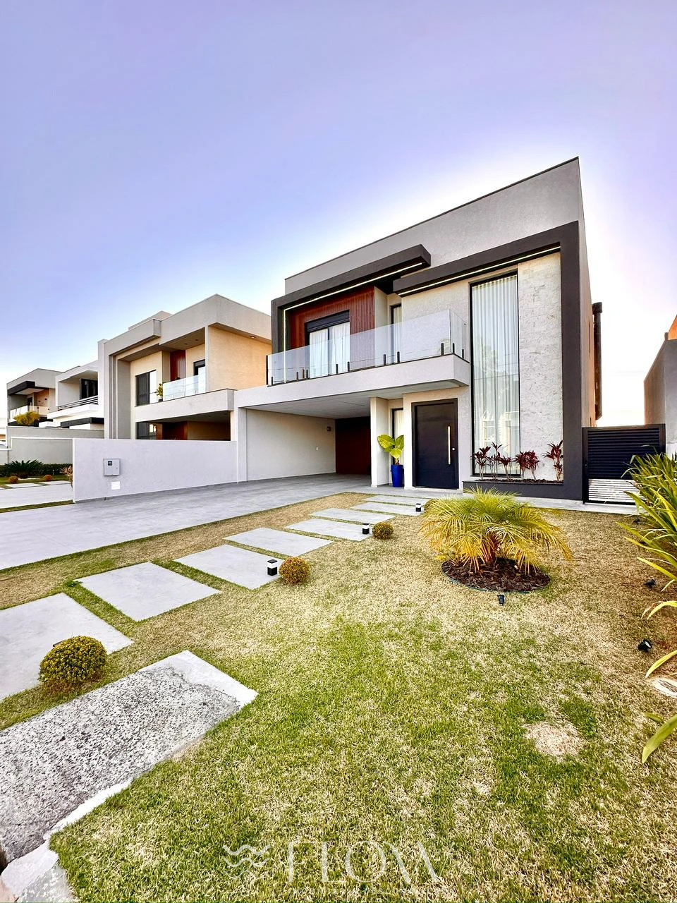 Casa Porteira Fechada Com 3 Suítes No Jd Carvalho