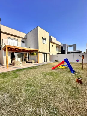 Casa Porteira Fechada Com 3 Suítes No Jd Carvalho