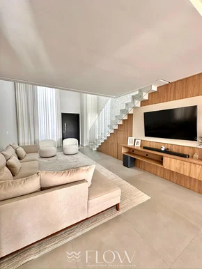 Casa Porteira Fechada Com 3 Suítes No Jd Carvalho