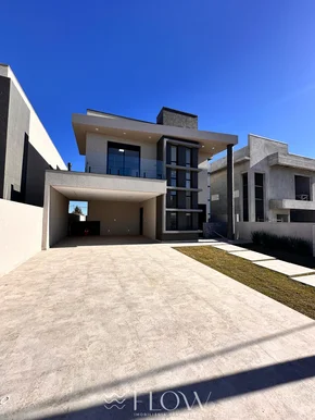 Casa Com 3 Suítes E Amplo Quintal No Fontana Di Trevi