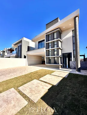 Casa Com 3 Suítes E Amplo Quintal No Fontana Di Trevi