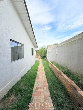 Casa Com 3 Quartos E Amplo Terreno No Jd Carvalho