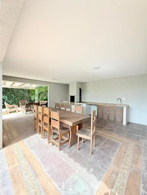 Casa Com 3 Quartos E Amplo Terreno No Jd Carvalho