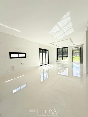 Casa Com 4 Suítes Em Condomínio No Jd Carvalho