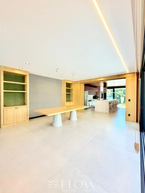 Casa De Alto Padrão Com 4 Suítes - Jd América