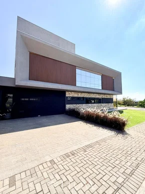 Casa De Alto Padrão Com 4 Suítes E Piscina Aquecida
