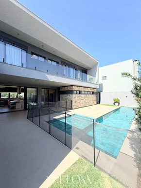 Casa De Alto Padrão Com 4 Suítes E Piscina Aquecida