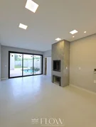 <strong>CASA CONTEMPORÂNEA COM PISCINA E SUÍTE COM CLOSET</strong>