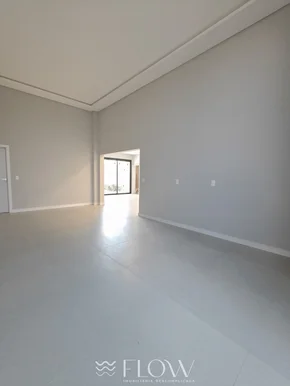Casa Contemporânea Com Piscina E Suíte Com Closet