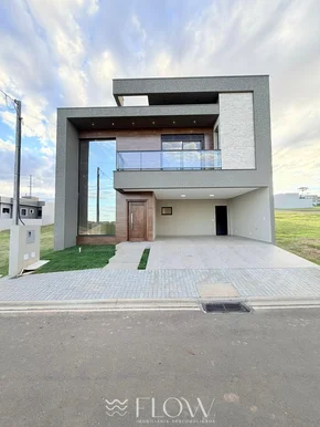 <strong>CASA COM 3 SUÍTES E PÉ-DIREITO DUPLO NO ECOVILLE</strong>