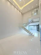 <strong>CASA COM 3 SUÍTES E PÉ-DIREITO DUPLO NO ECOVILLE</strong>